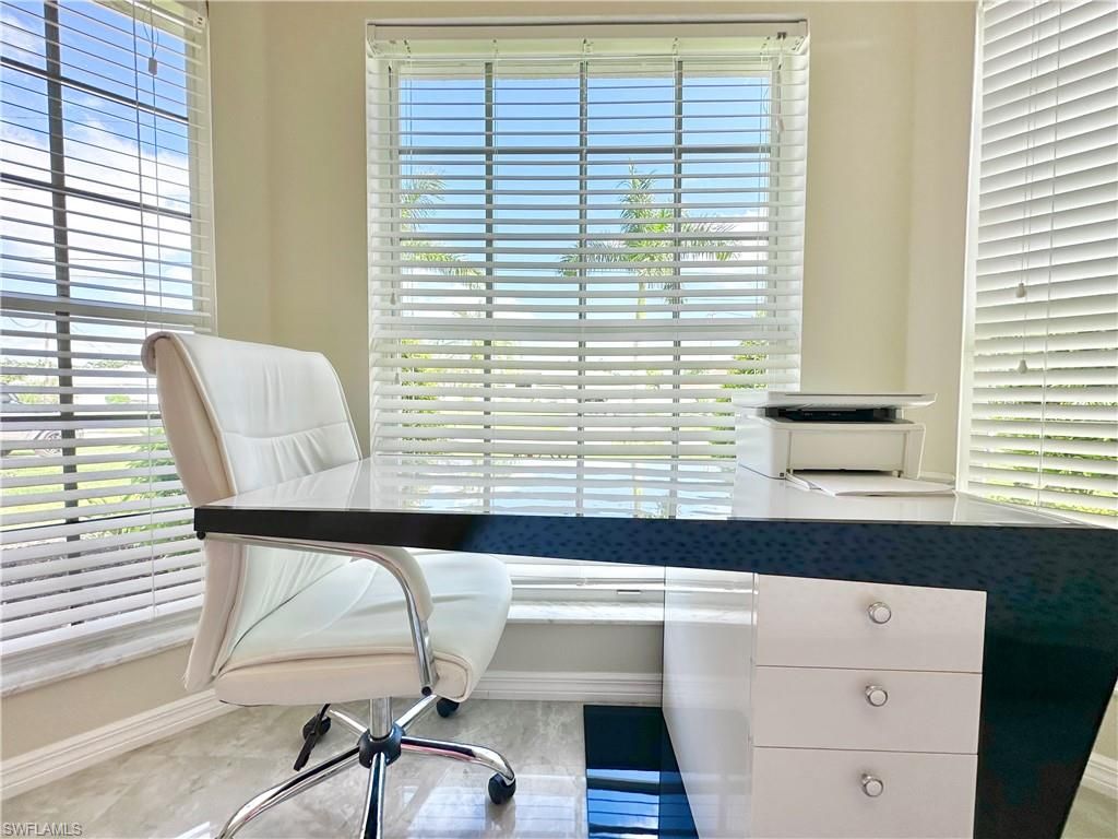 Home Office, Interior