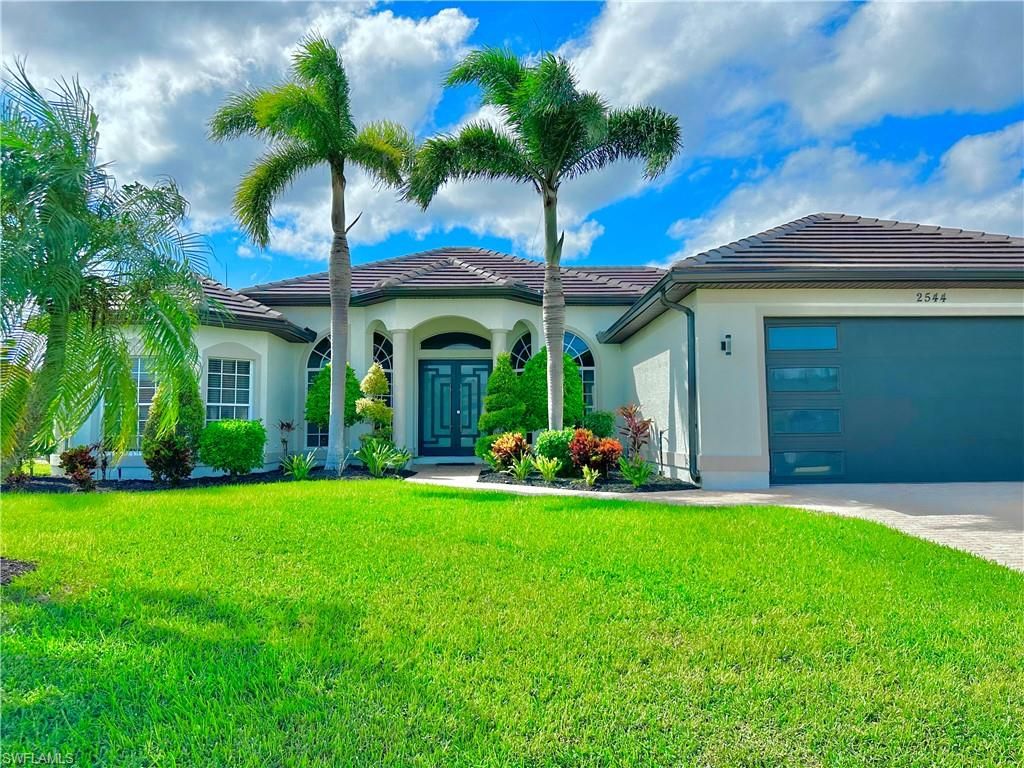 Attached, Backyard, Exterior, Facade, Mediterranean