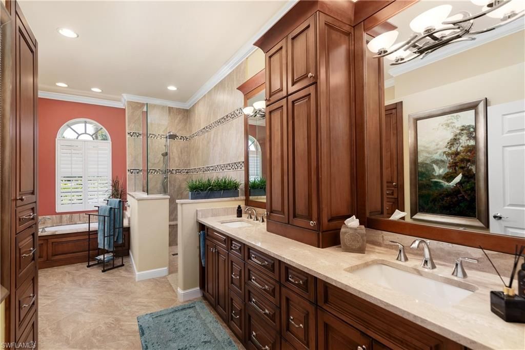 Bathroom, Dual Sink Vanities, Interior, Recessed Lighting