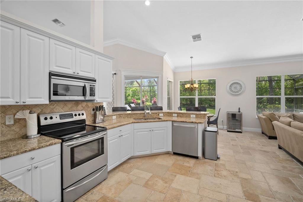 Chandelier, Dining room, Interior, Kitchen, Pendant Lights, Recessed Lighting, Stainless Steel Appliances