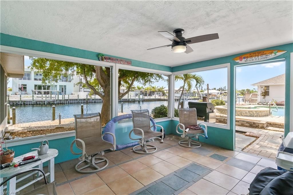 Interior, Sun Room, Water