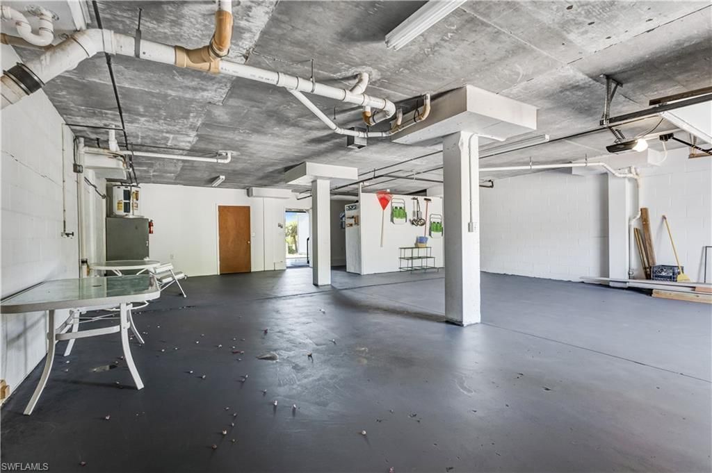 Garage, Interior