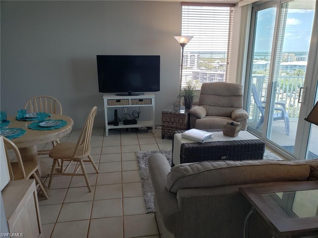 Dining room, Interior, Living room, Water
