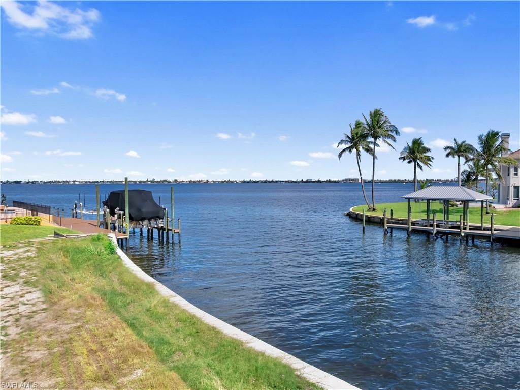 Exterior, Lake