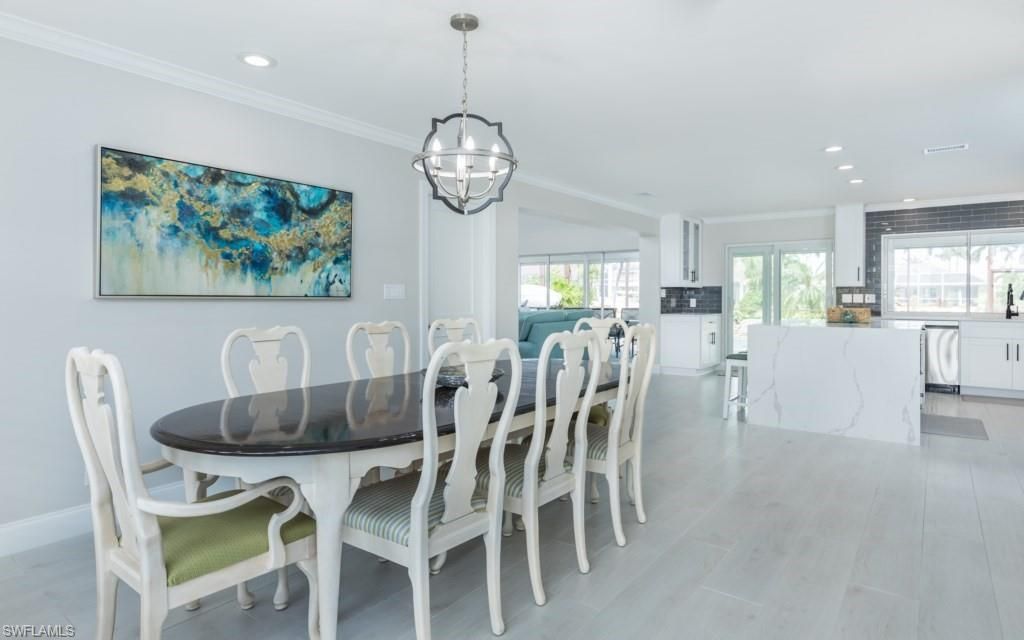 Chandelier, Dining room, Interior, Kitchen, Pendant Lights, Recessed Lighting, Wood Texture Flooring
