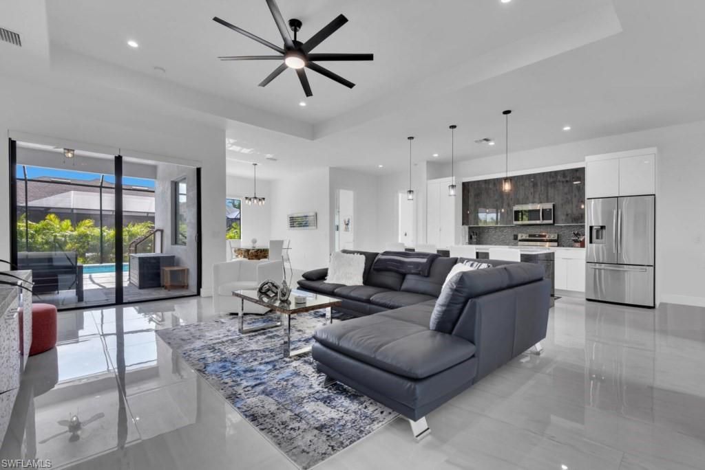 Interior, Kitchen, Living room, Pendant Lights, Recessed Lighting, Stainless Steel Appliances