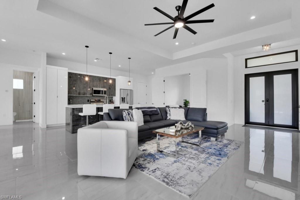 Interior, Kitchen, Living room, Pendant Lights, Recessed Lighting, Stainless Steel Appliances