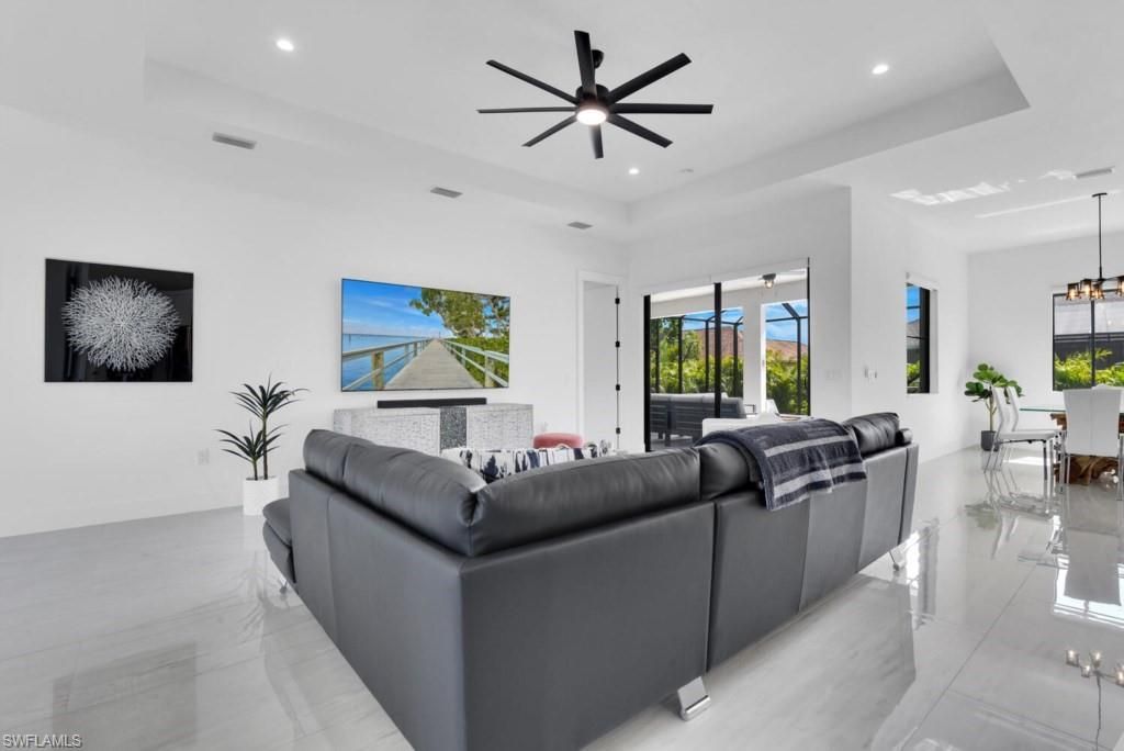 Dining room, Interior, Living room, Pendant Lights, Recessed Lighting