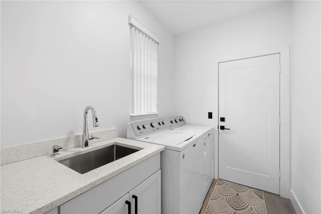 Interior, Washer, Wood Texture Flooring