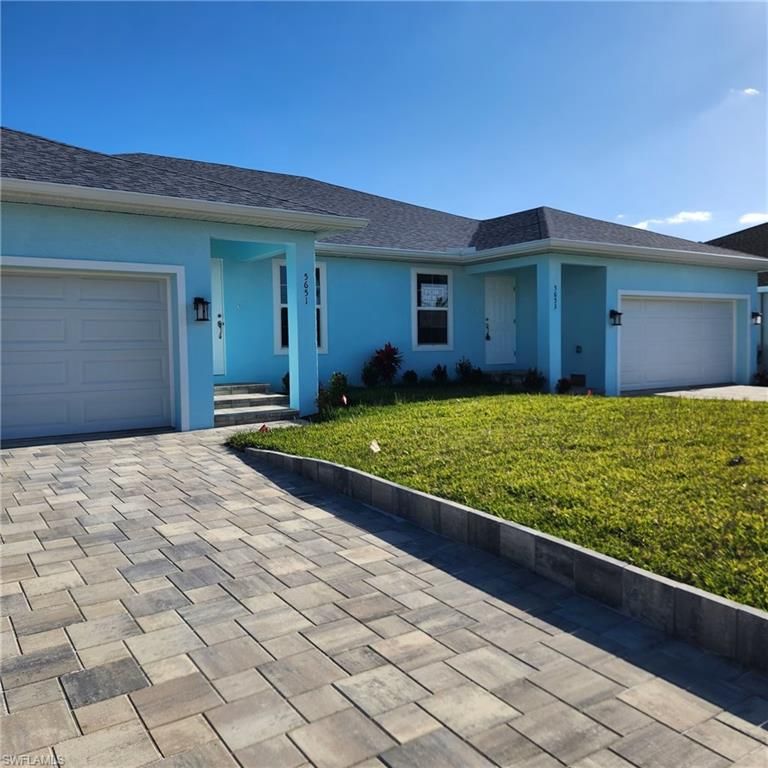 Attached, Exterior, Facade, Ranch