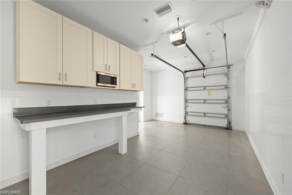 Garage, Interior