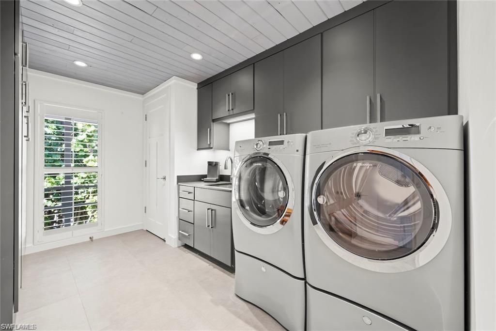 Interior, Recessed Lighting, Washer, Wooden Ceilings