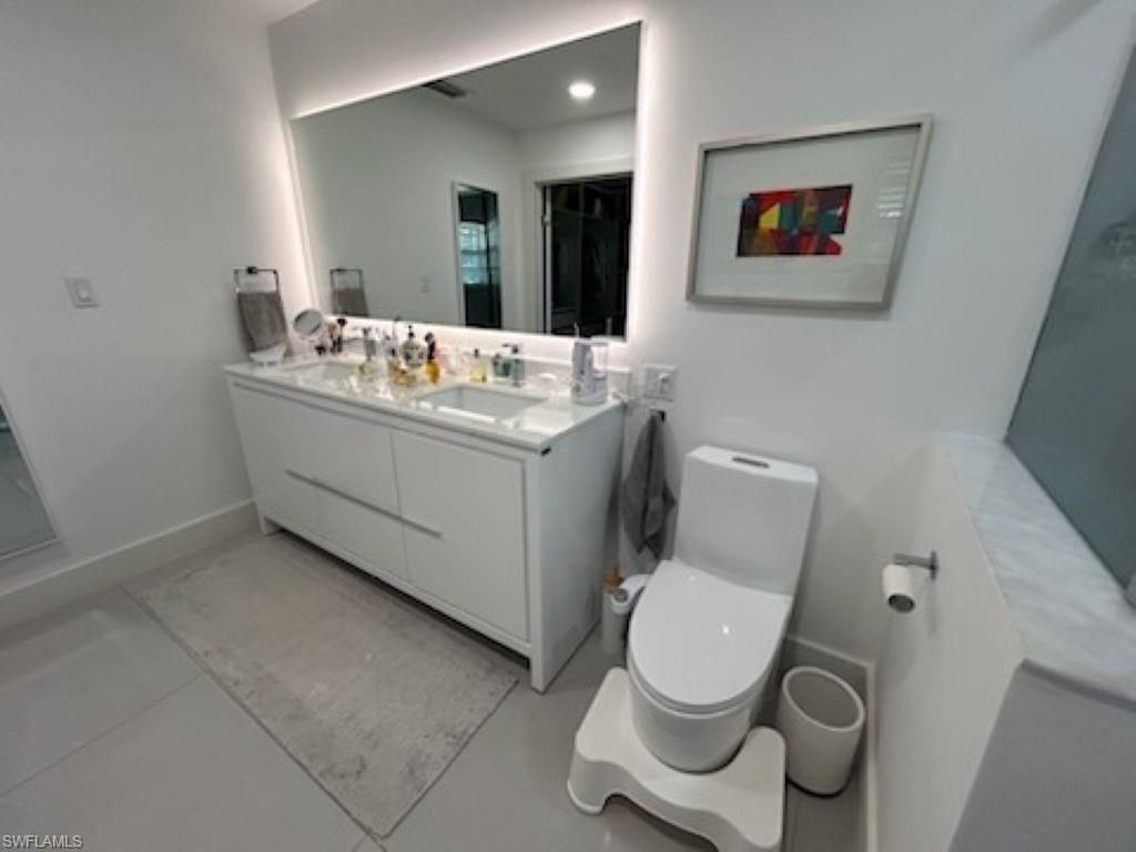 Bathroom, Dual Sink Vanities, Interior, Recessed Lighting