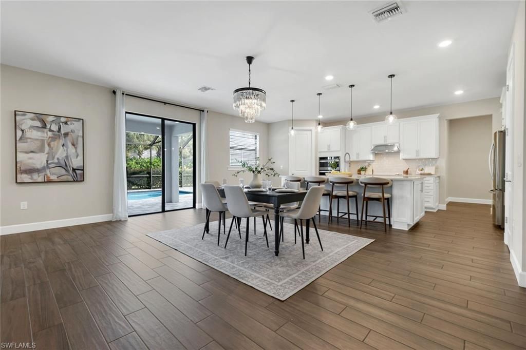 Chandelier, Dining room, Interior, Kitchen, Pendant Lights, Recessed Lighting, Wood Texture Flooring