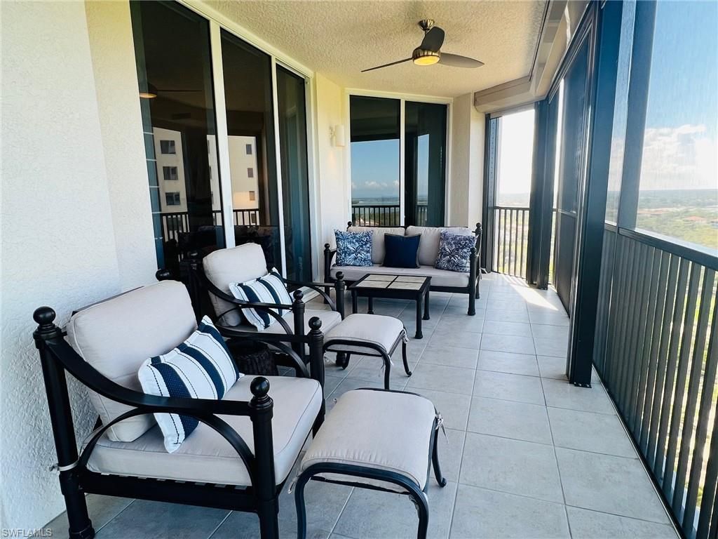 Interior, Living room, Water