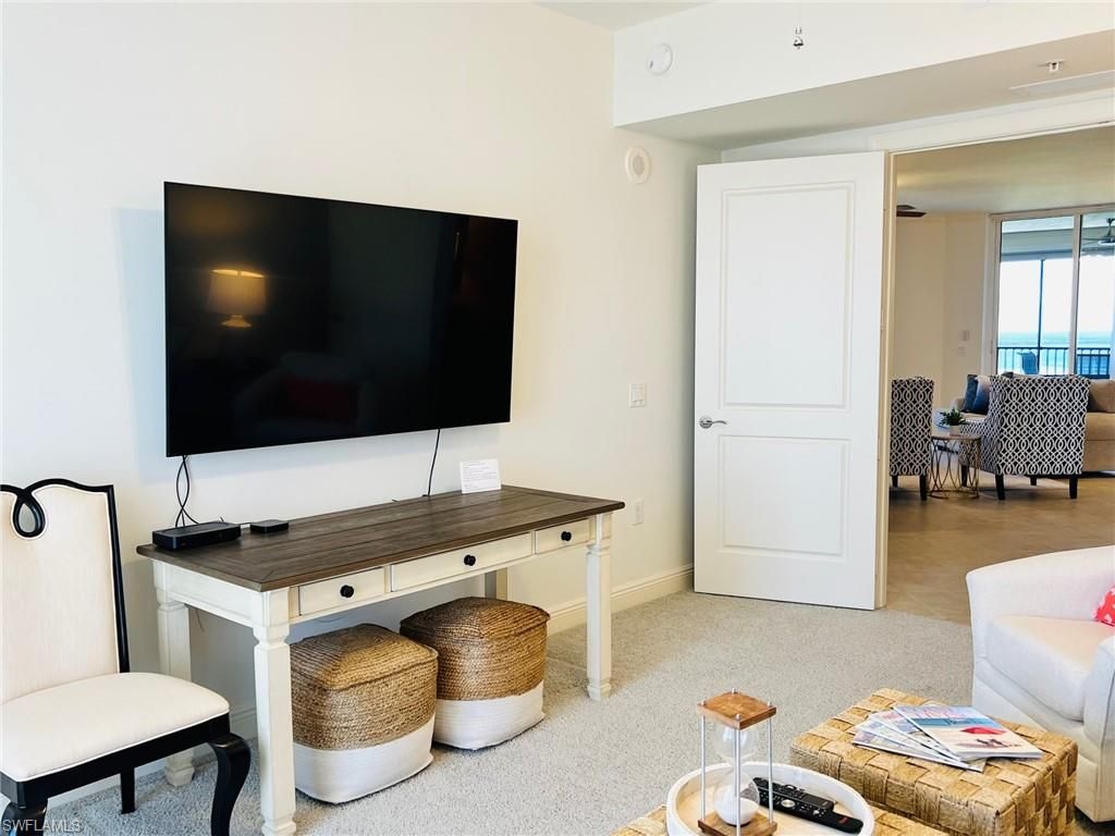 Interior, Living room, Water