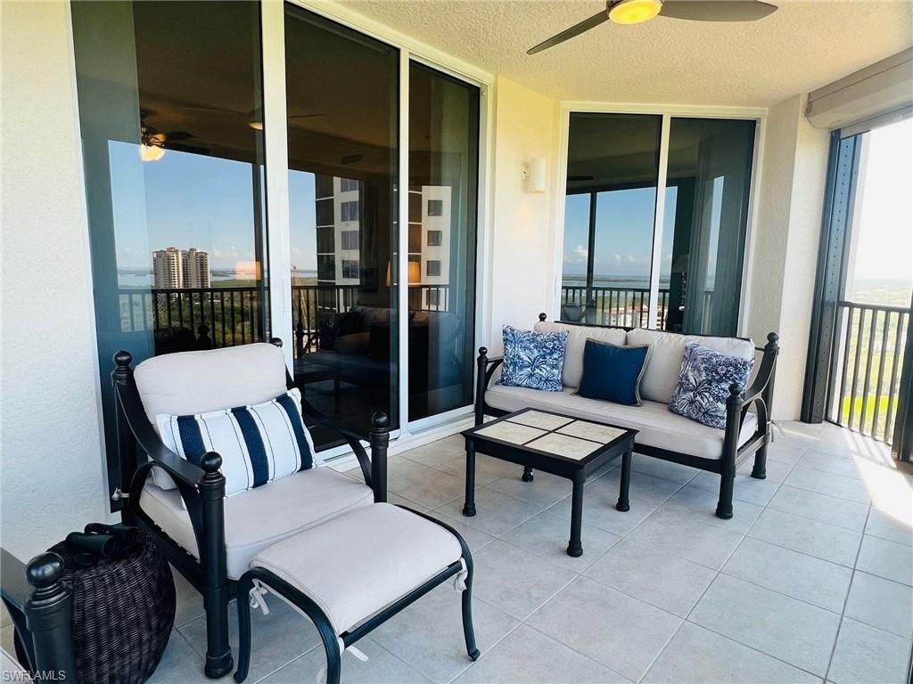 Interior, Living room, Water