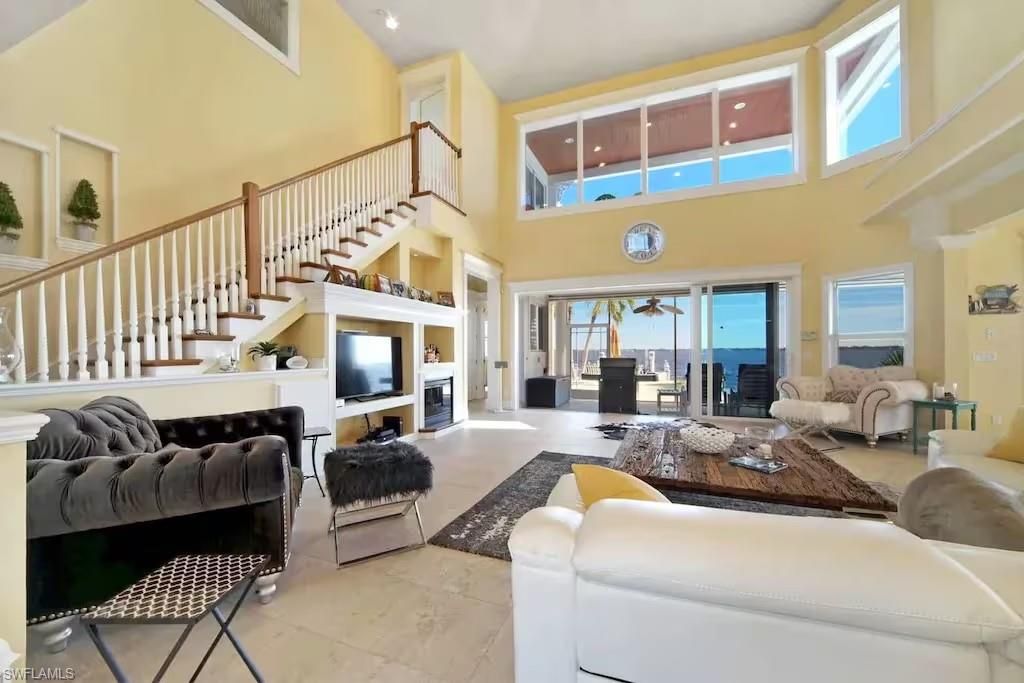 Interior, Living room, Recessed Lighting, Water