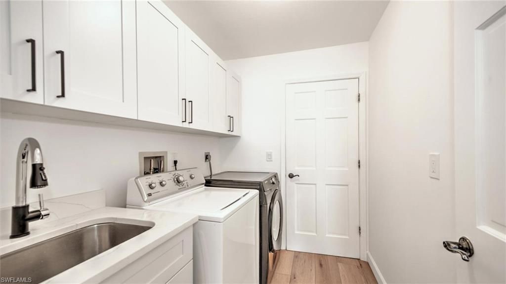 Interior, Washer, Wood Texture Flooring