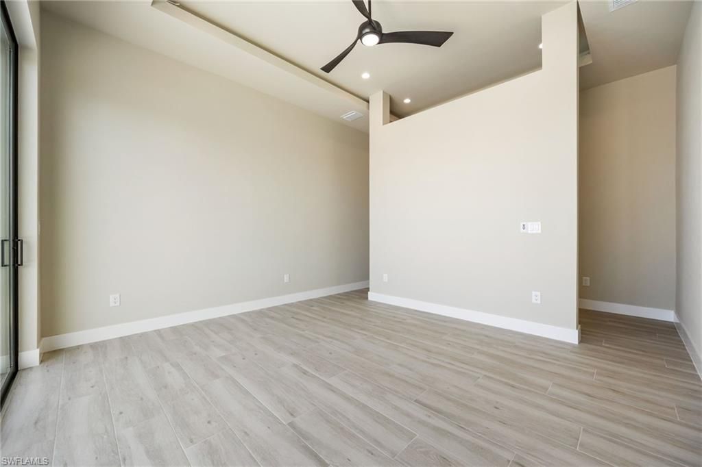 Empty room, Interior, Recessed Lighting, Wood Texture Flooring