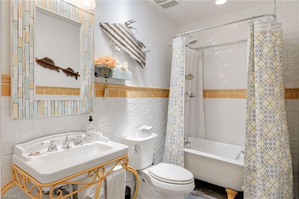 Bathroom, Interior, Recessed Lighting