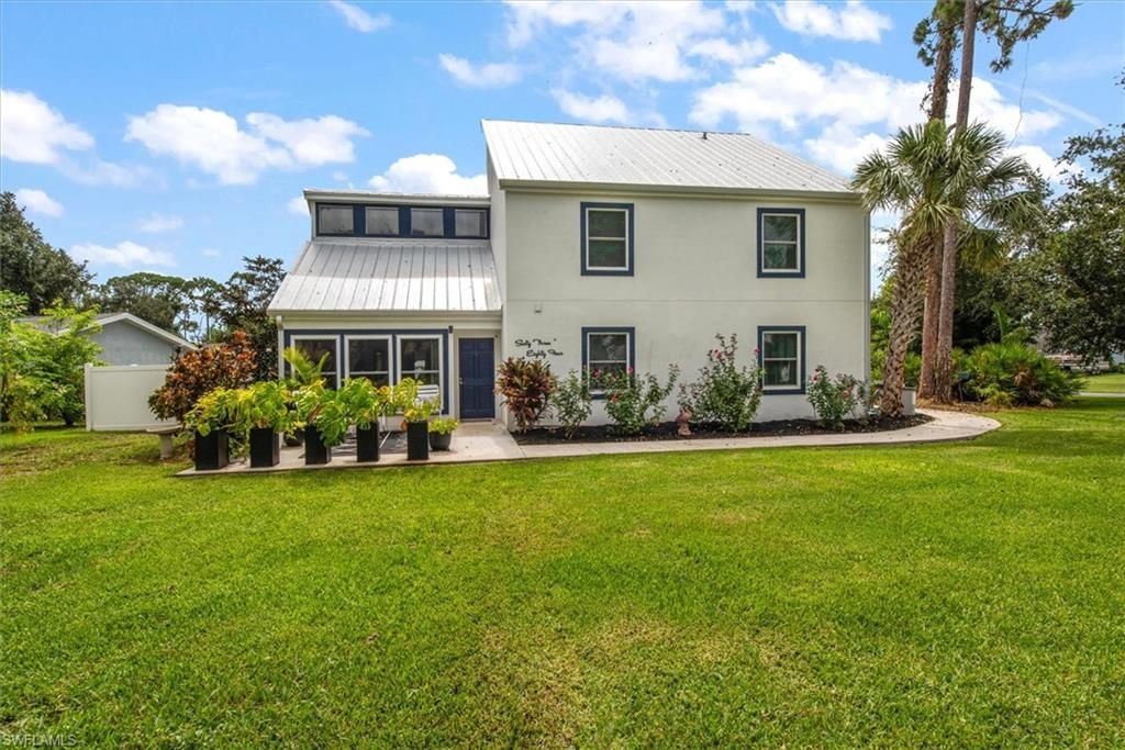 Backyard, Exterior, Facade, Farmhouse