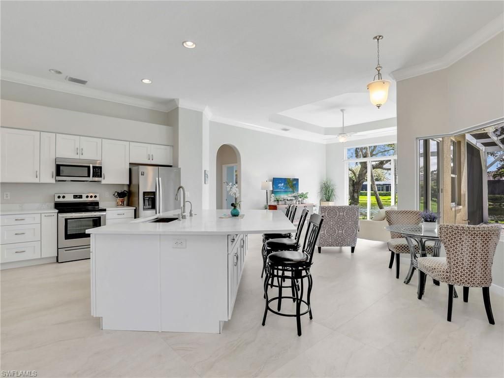 Dining room, Interior, Kitchen, Pendant Lights, Recessed Lighting, Stainless Steel Appliances