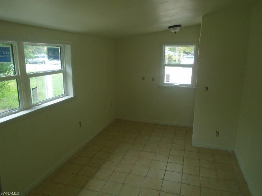 Empty room, Interior