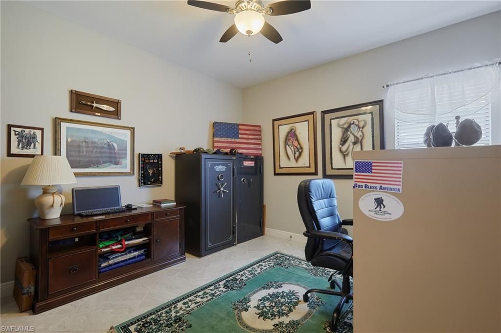 Home Office, Interior