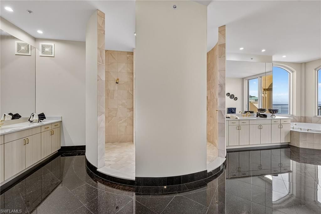 Bathroom, Interior, Recessed Lighting