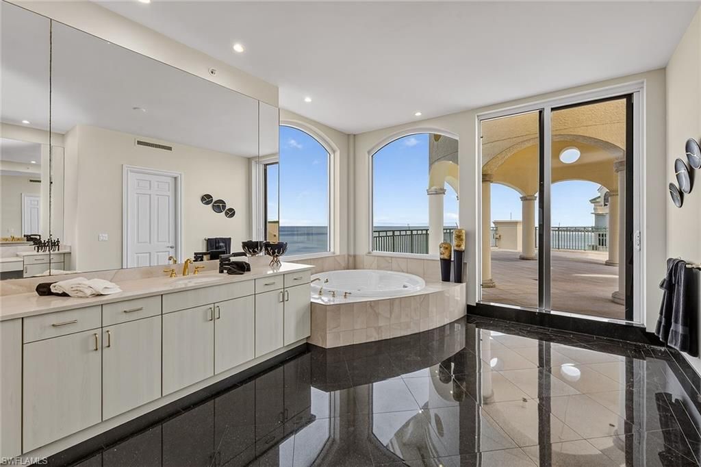 Bathroom, Dual Sink Vanities, Interior, Recessed Lighting, Water
