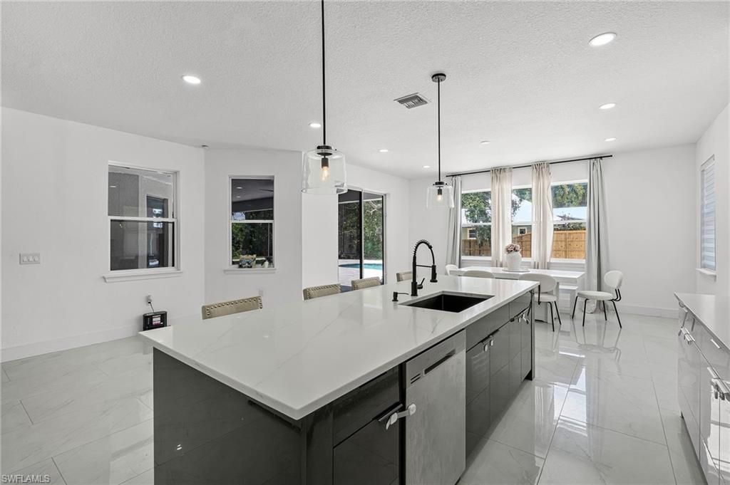 Dining room, Interior, Kitchen, Marble, Pendant Lights, Recessed Lighting