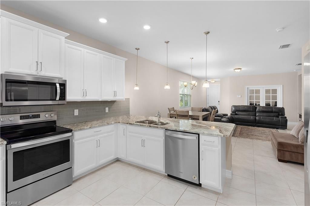 Dining room, Interior, Kitchen, Living room, Pendant Lights, Recessed Lighting, Stainless Steel Appliances