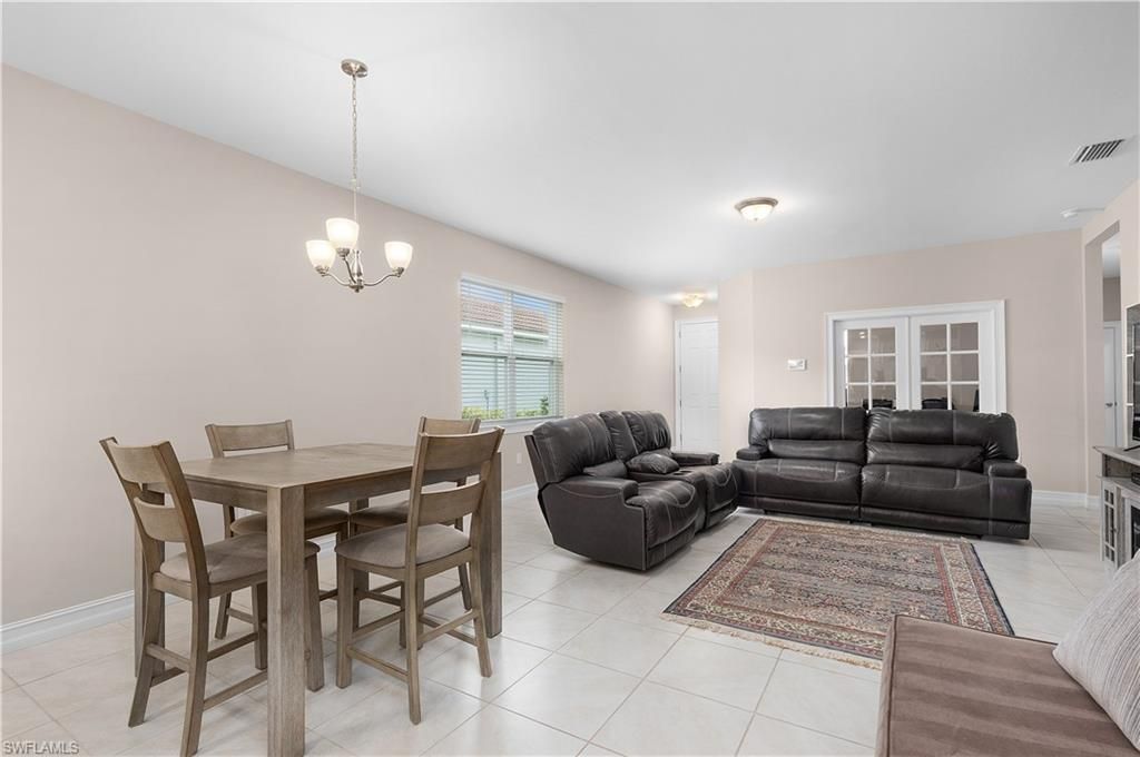 Chandelier, Dining room, Interior, Living room