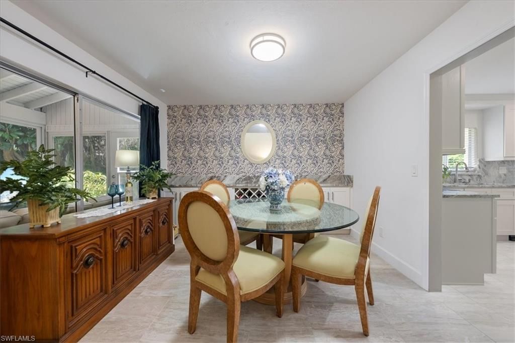 Dining room, Interior