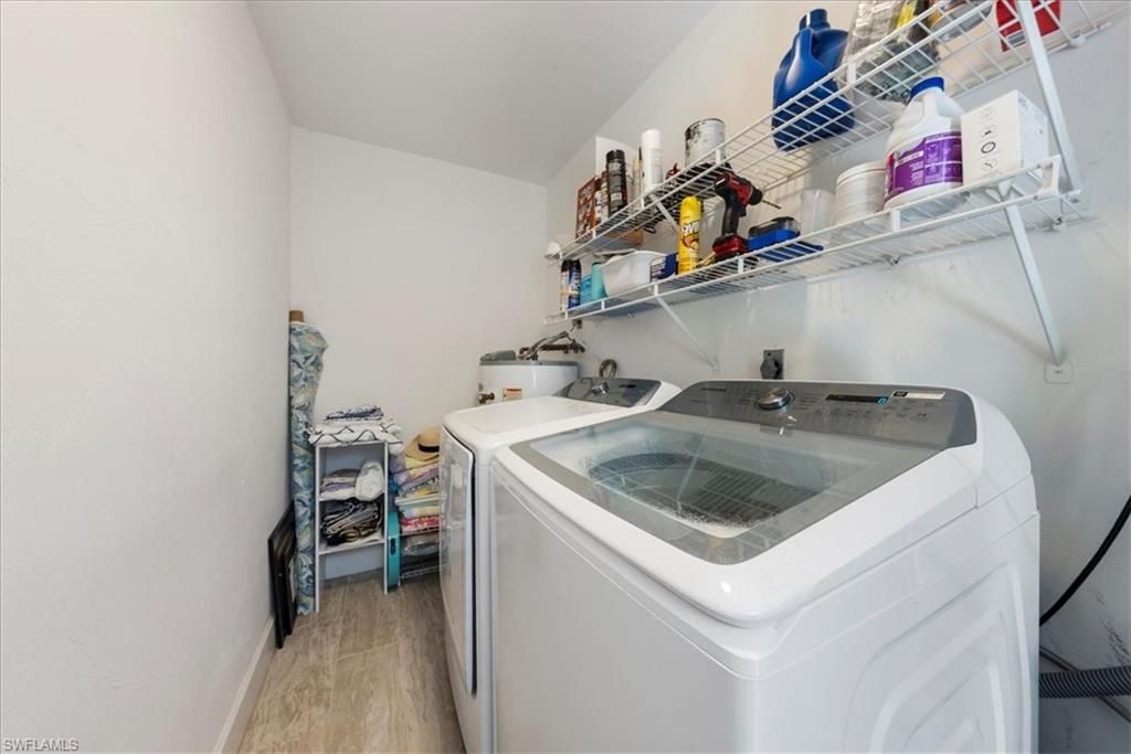 Interior, Washer, Wood Texture Flooring