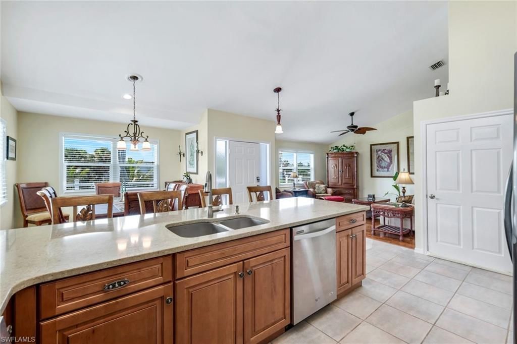 Dining room, Interior, Kitchen, Pendant Lights, Recessed Lighting, Stainless Steel Appliances