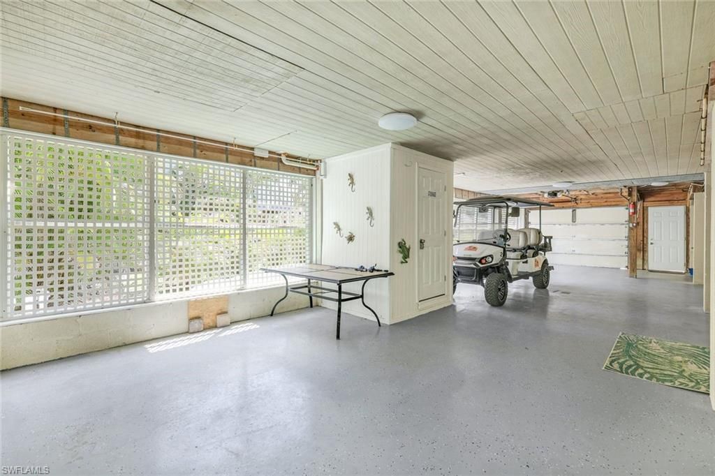 Garage, Interior
