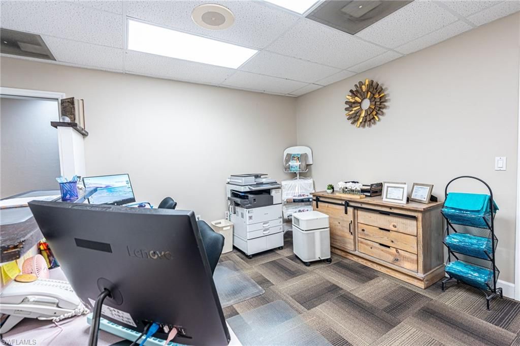 Home Office, Interior