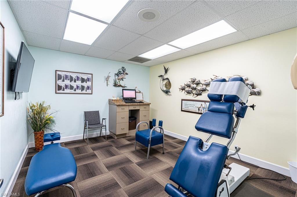Fitness Equipment, Interior, Recessed Lighting, Wood Texture Flooring