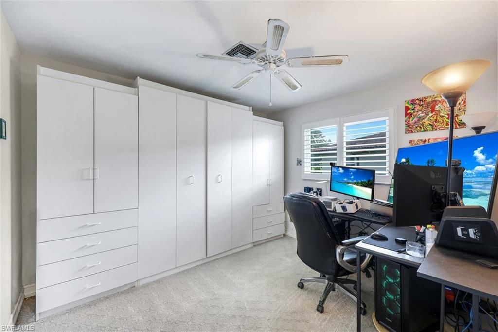 Home Office, Interior