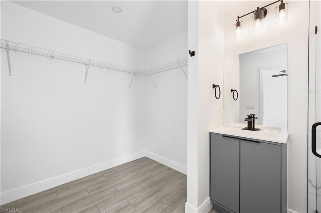 Interior, Walk-in Closets, Wood Texture Flooring