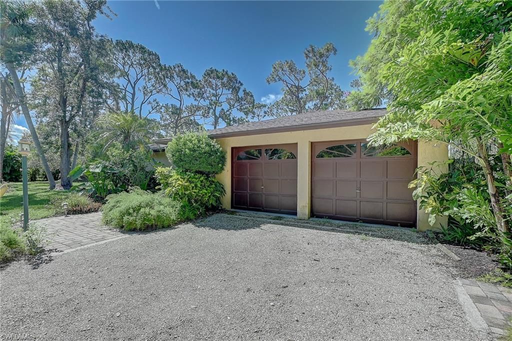 Detached Garage, Exterior