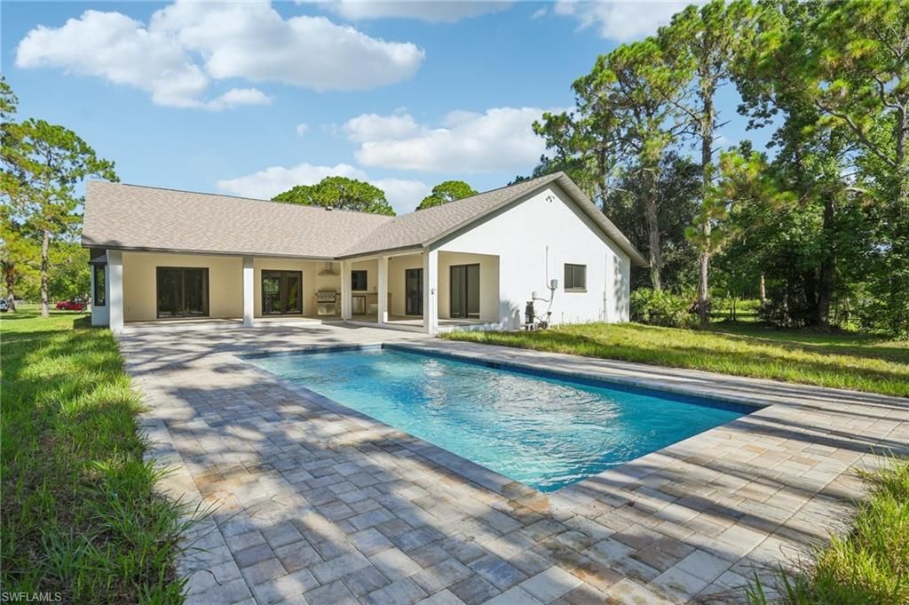 Exterior, Pool