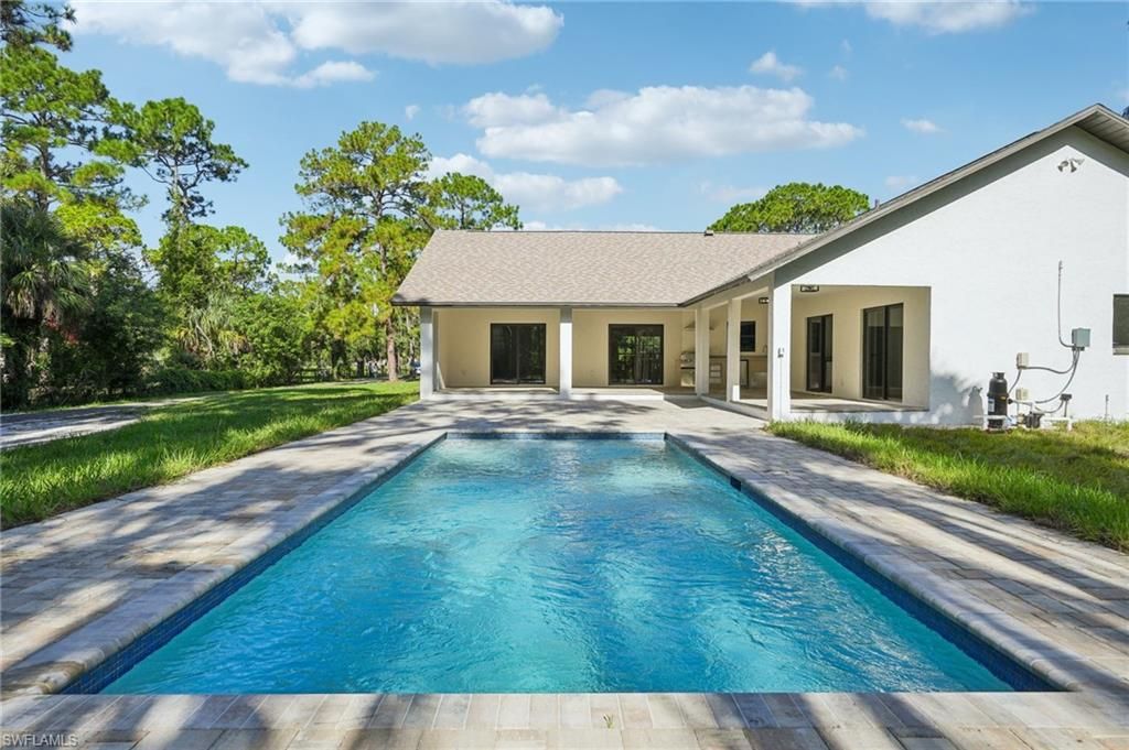 Exterior, Pool