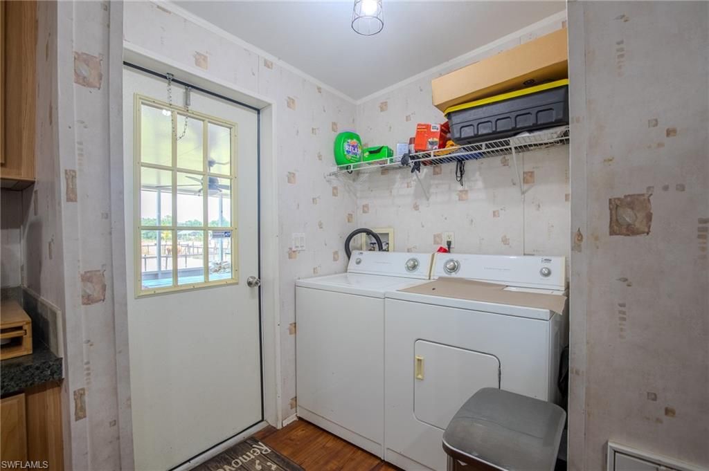Interior, Utility Closets, Washer, Wood Texture Flooring