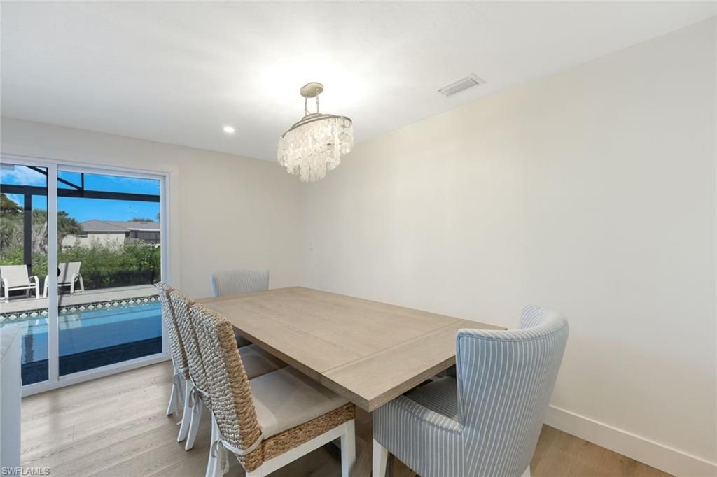 Chandelier, Dining room, Interior, Recessed Lighting, Wood Texture Flooring