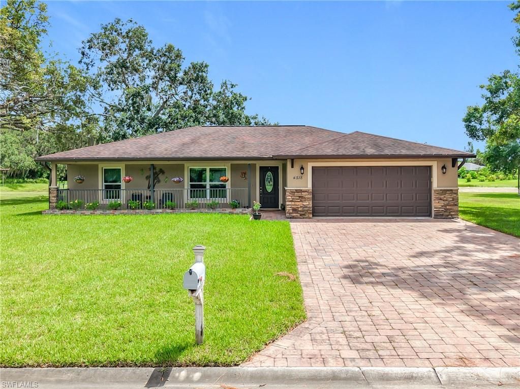 Attached, Exterior, Facade, Ranch