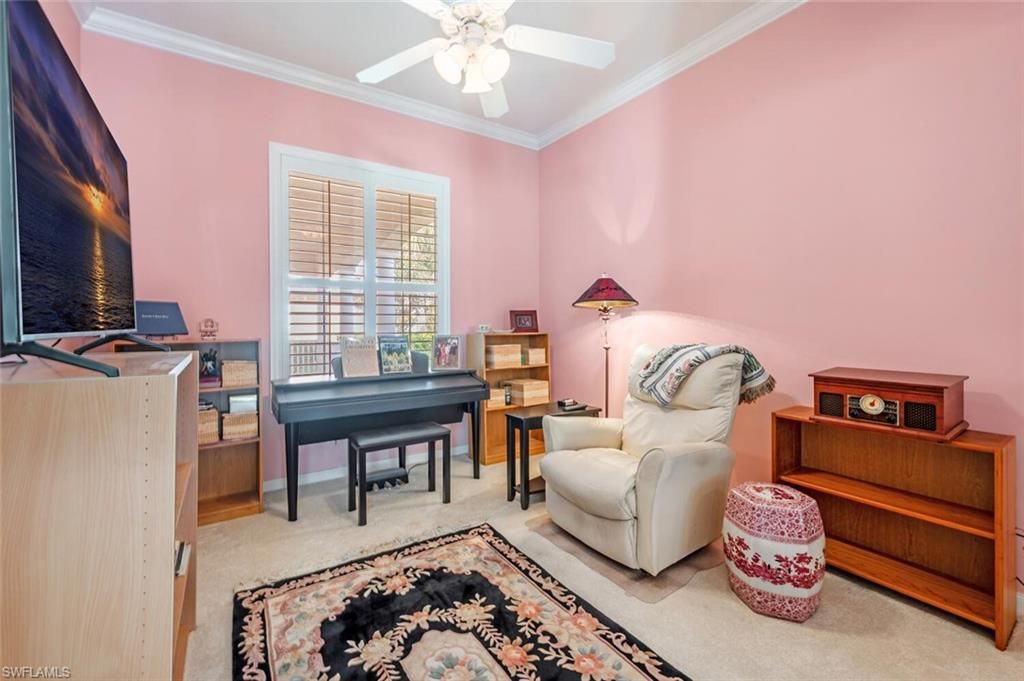Interior, Piano