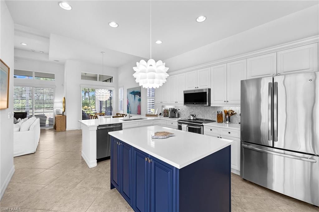 Interior, Kitchen, Living room, Pendant Lights, Recessed Lighting, Stainless Steel Appliances